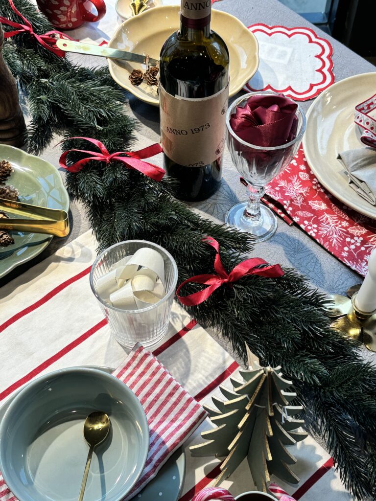 Brilliant New Christmas Holiday Table Setting Tips & Inspiration