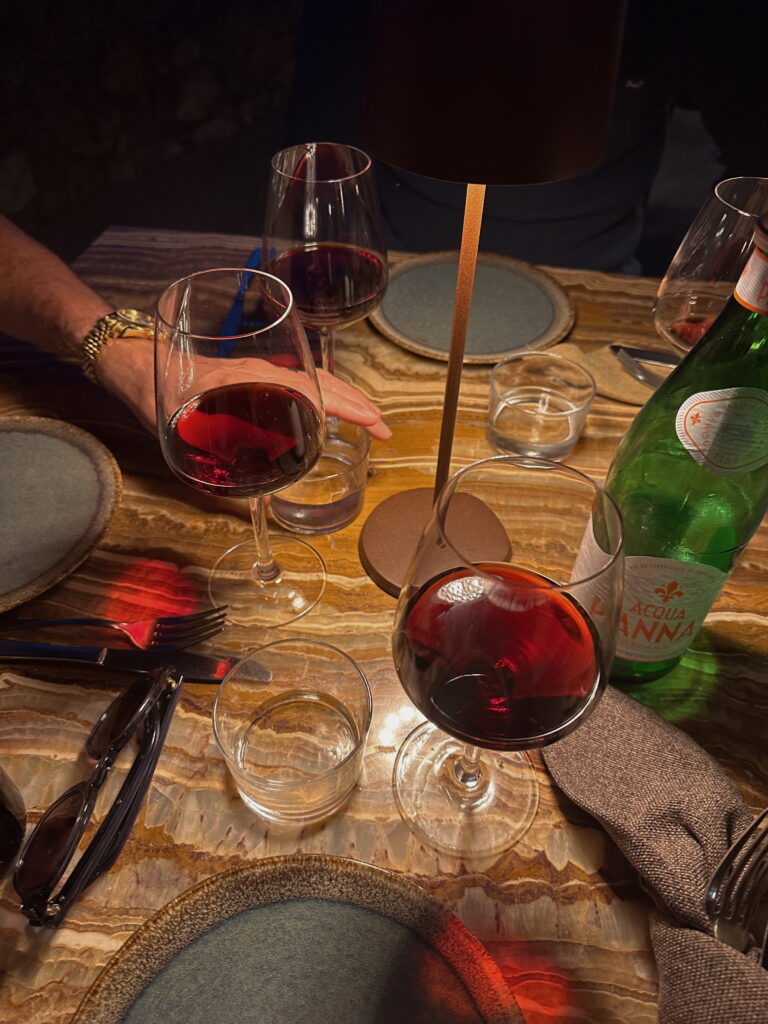 How To Really Be The Best Dinner Party Guest with 6 Easy Tips